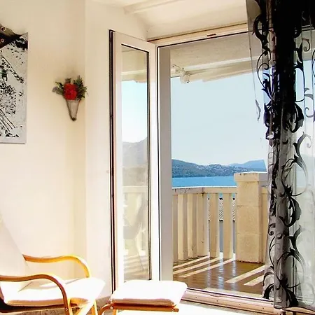In With Seaview, Terrace, Air Condition, Wifi Apartament Trogir