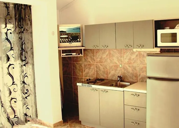 In With Seaview, Terrace, Air Condition, Wifi *