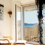 In With Seaview, Terrace, Air Condition, Wifi Apartman Trogir
