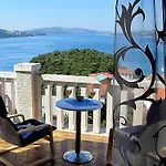 In With Seaview, Terrace, Air Condition, Wifi Apartman Trogir
