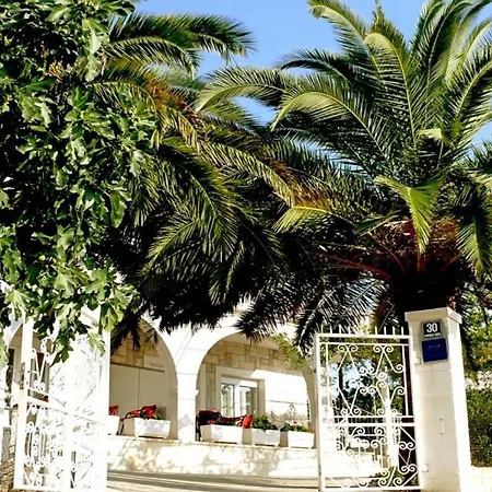 In With Seaview, Terrace, Air Condition, Wifi Apartman Trogir