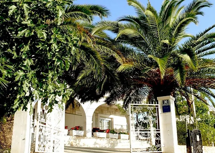 In With Seaview, Terrace, Air Condition, Wifi Appartement Trogir