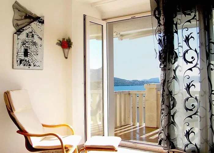 In With Seaview, Terrace, Air Condition, Wifi Appartement Trogir