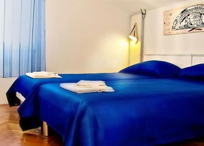 In With Seaview, Terrace, Air Condition, Wifi Appartement Trogir