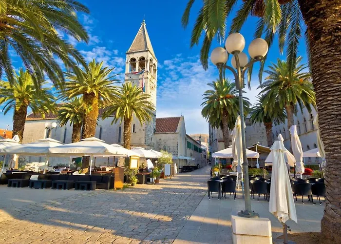 In With Seaview, Terrace, Air Condition, Wifi Appartement Trogir