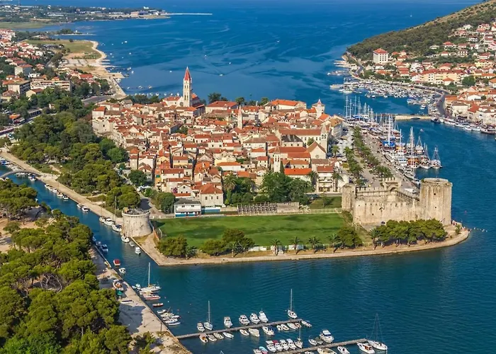 In With Seaview, Terrace, Air Condition, Wifi *