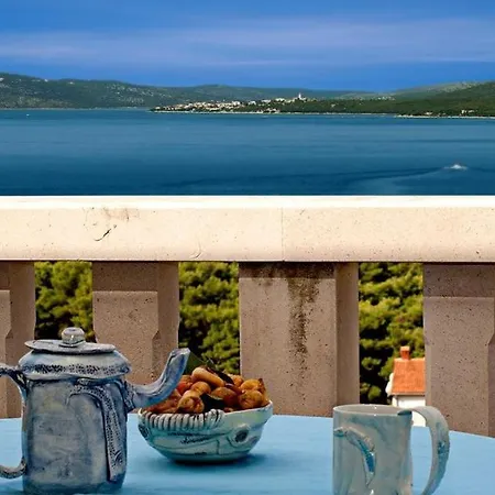 In With Seaview, Terrace, Air Condition, Wifi 아파트
